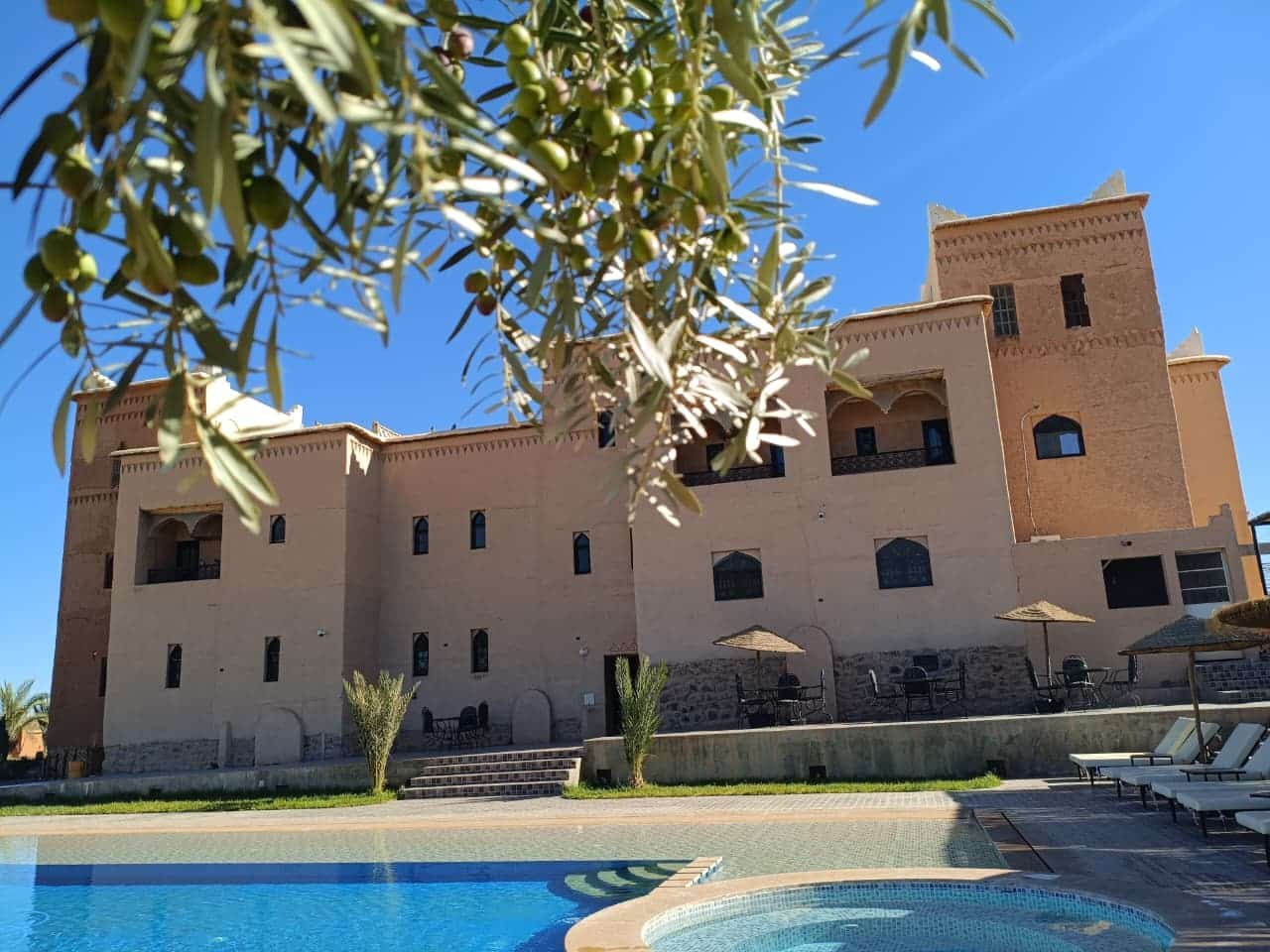 Home 12 Hôtel Ouarzazate Kasbah Zitoune avec piscine et parking gratuit.